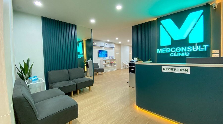 Walk-in Clinic Bangkok 4 The waiting room at MedConsult Thonglor in early morning daylight