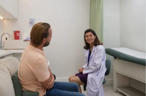 Walk-in Clinic Bangkok 6 A doctor and patient talking across a desk in a consultation room